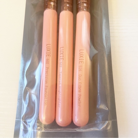 LUXIE 660 Precision Foundation 516 Powder 522 Highlighter Set 3 Brushes Rose New - Picture 2 of 6